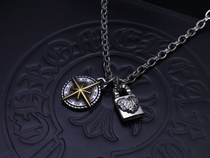 クロムハーツ「Chrome Hearts」のクラシックネックレス - 日常に上品なアクセントを添えるユニセックスモデル