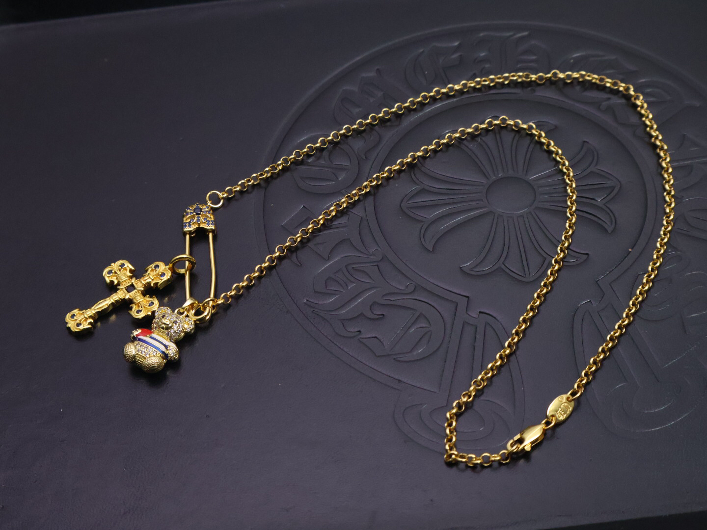 クロムハーツ「Chrome Hearts」のクラシックネックレス - 日常に上品なアクセントを添えるユニセックスモデル