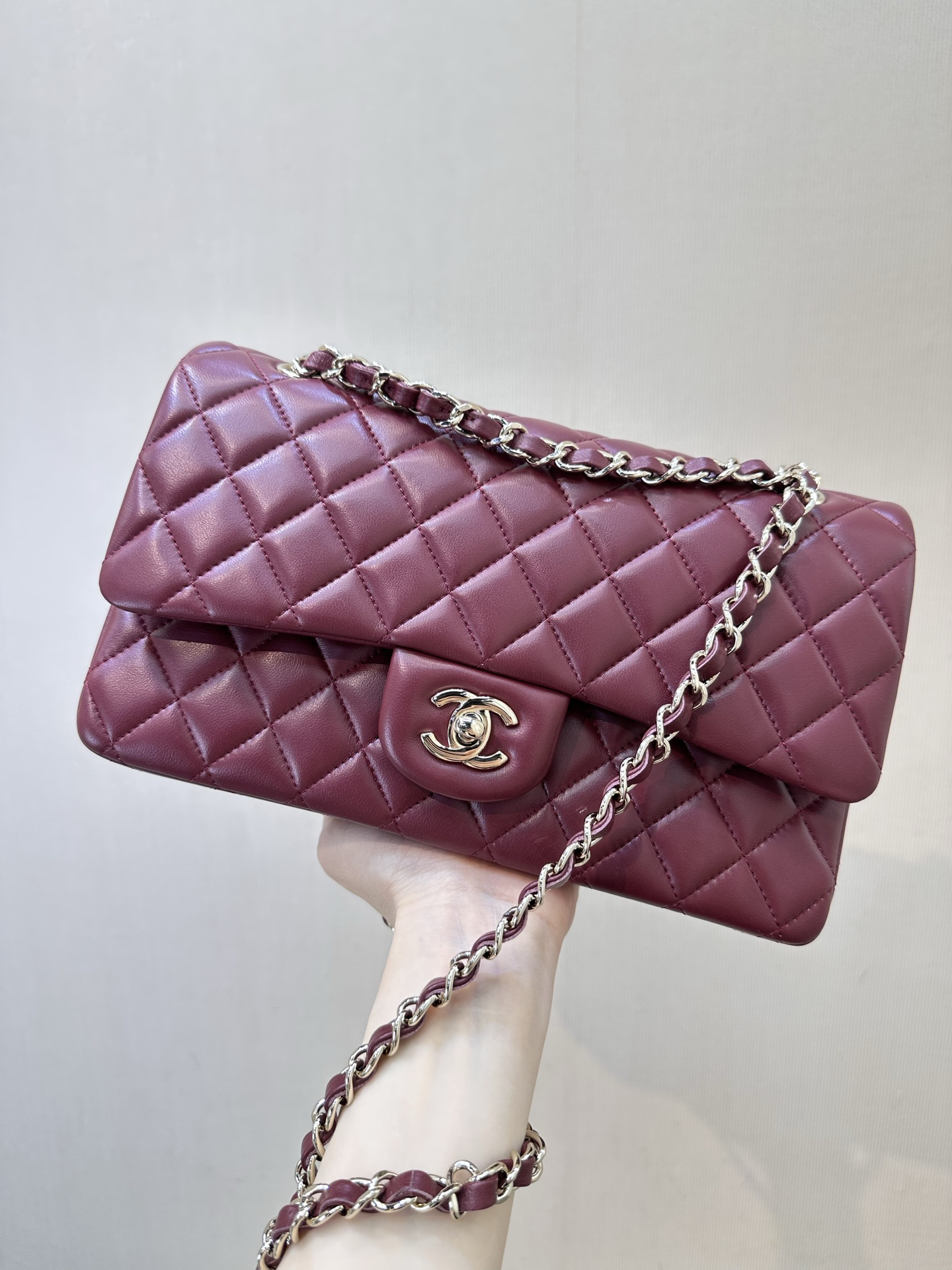 シャネル「Chanel」クラシックフラップ キャビアレザー ショルダーバッグ