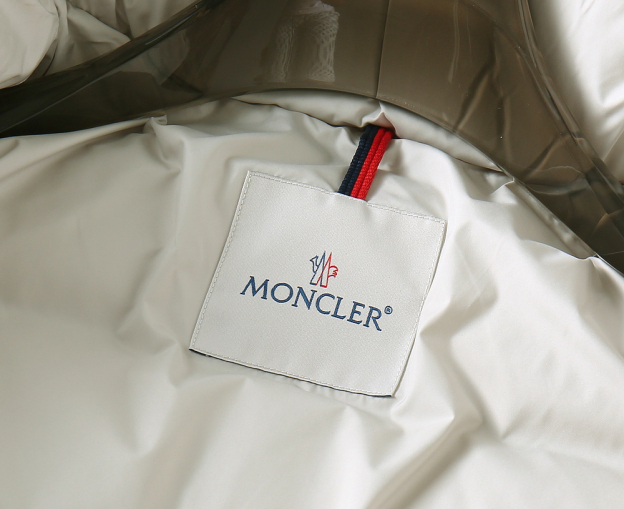 モンクレール「Moncler」秋冬 ダウンジャケット