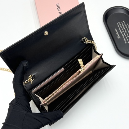 ミュウミュウ「Miu Miu」ミュウミュウ レザーミニバッグ V06 / ハンドバッグ