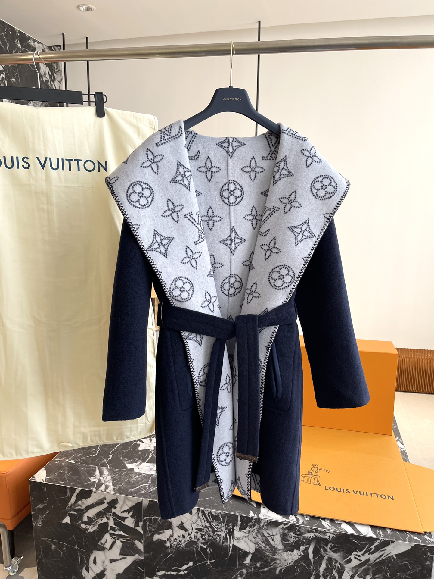 ルイ・ヴィトン「Louis Vuitton」秋冬 レディース ワップルフードロングコート