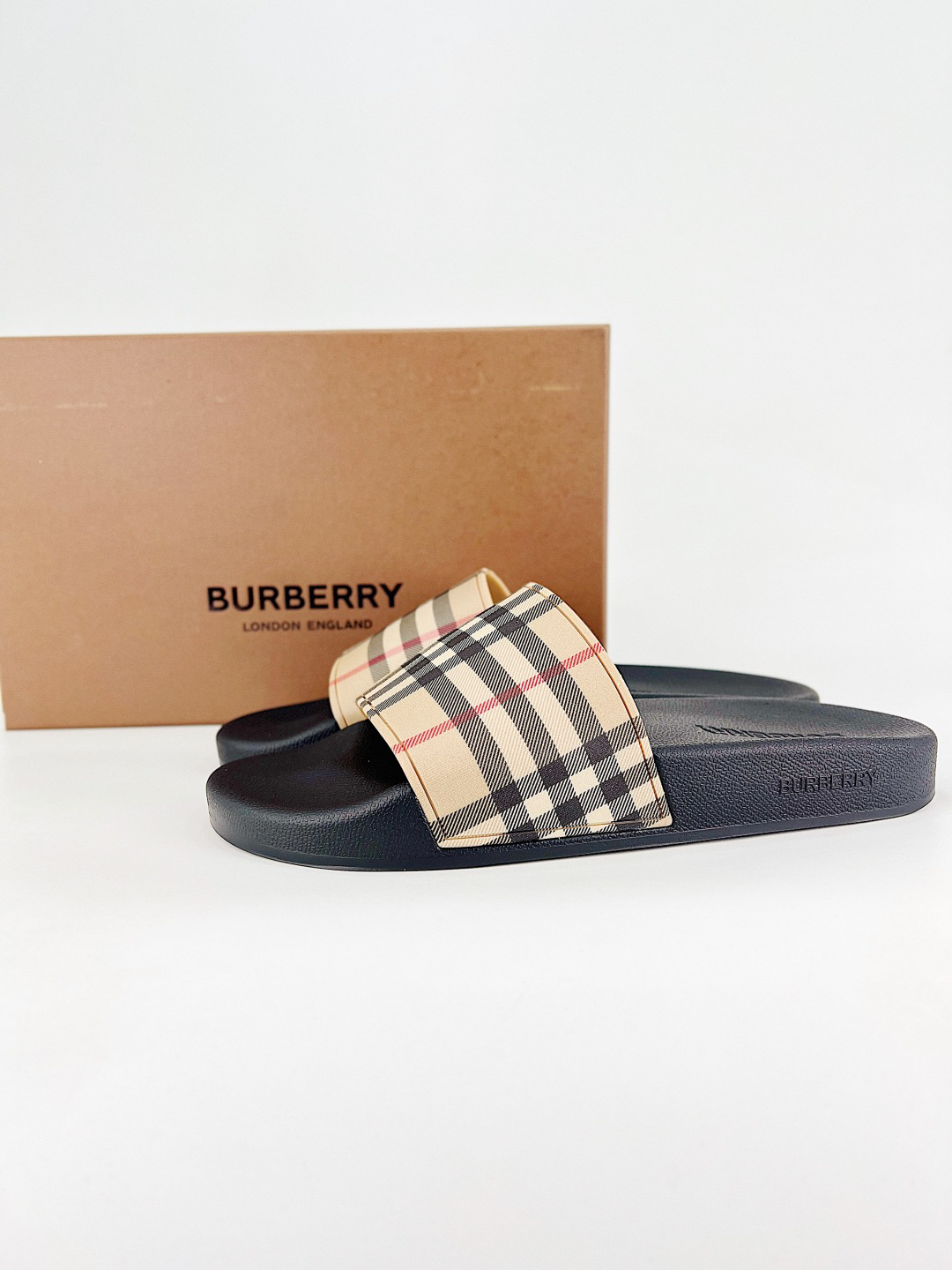 バーバリー「Burberry」バーバリー ビンテージ チェック スライドサンダル / ビーチサンダル