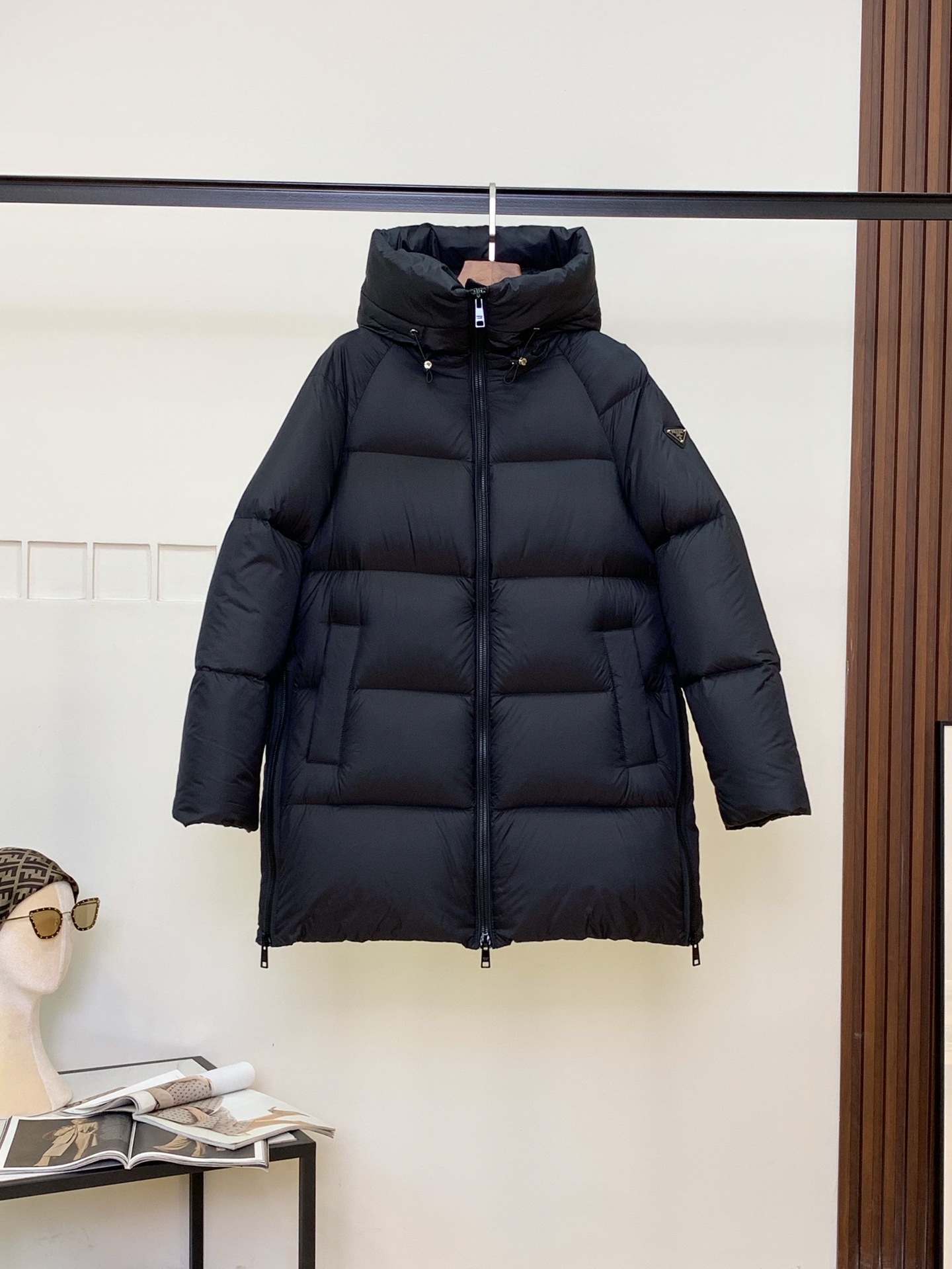 プラダ「Prada」秋冬フード付きダウンジャケット