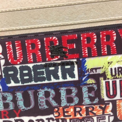 バーバリー「Burberry」ハンドクラッチ