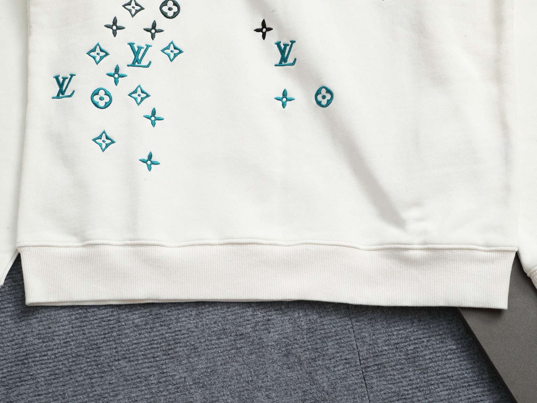 ルイ・ヴィトン「Louis Vuitton」スウェット(ユニセックス)