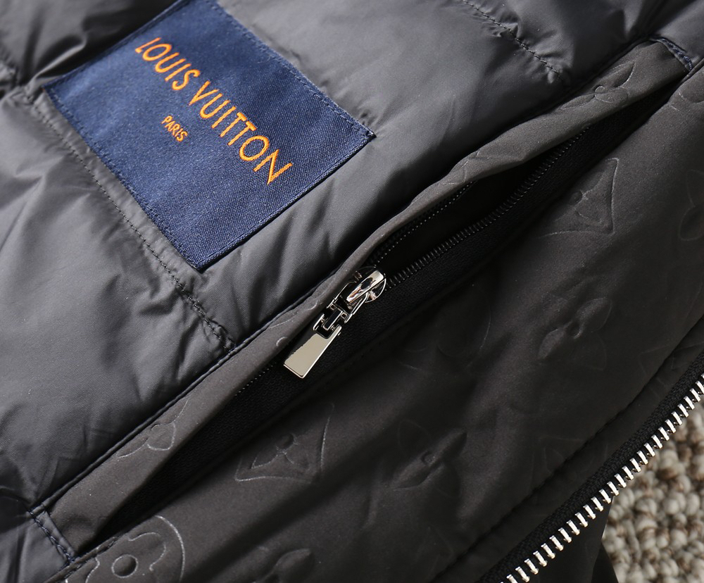 ルイ・ヴィトン「Louis Vuitton」秋冬コレクション ダウンジャケット