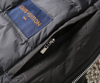 ルイ・ヴィトン「Louis Vuitton」秋冬コレクション ダウンジャケット
