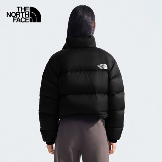 The North Face ICON Nuptse レディース ショート丈 ホワイトグースダウンジャケット。撥水加工済みで、冬季の新作です