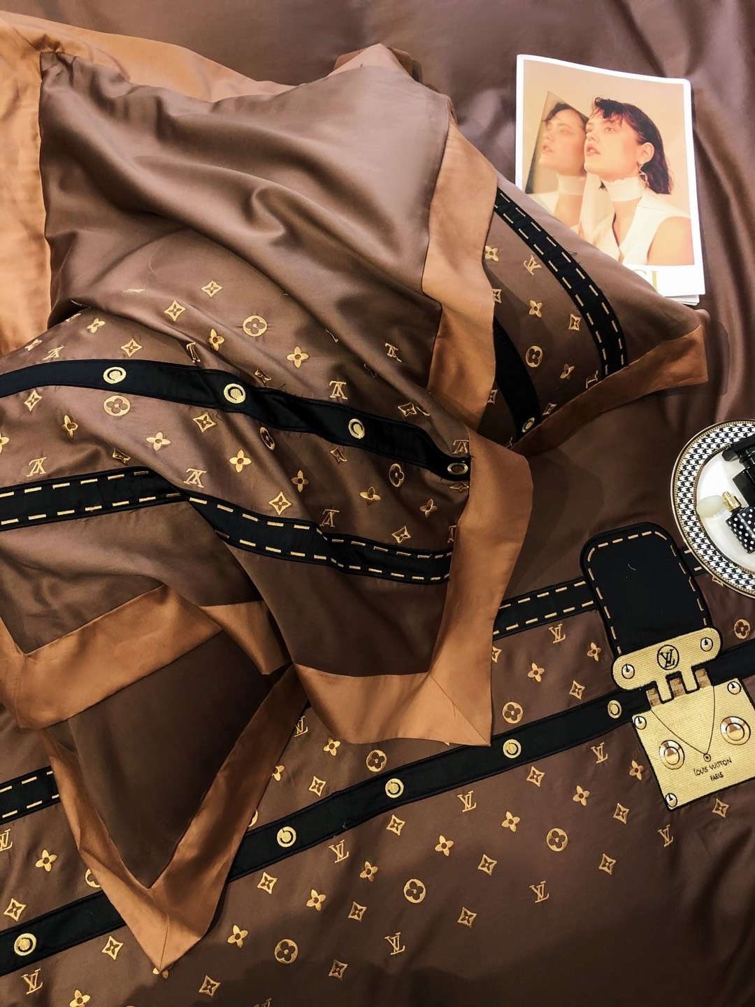 ルイ・ヴィトン「Louis Vuitton」プレミアムコットン ゴールド＆シルバー刺繍 4点セット