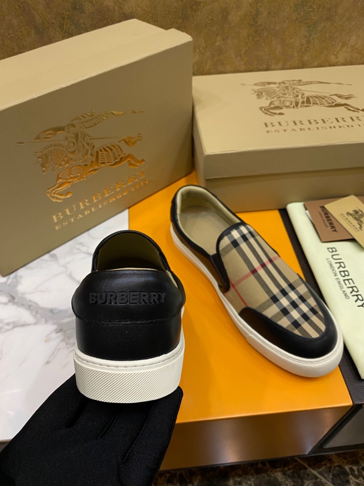 バーバリー「Burberry」バーバリー テラス スニーカー / レザースニーカー