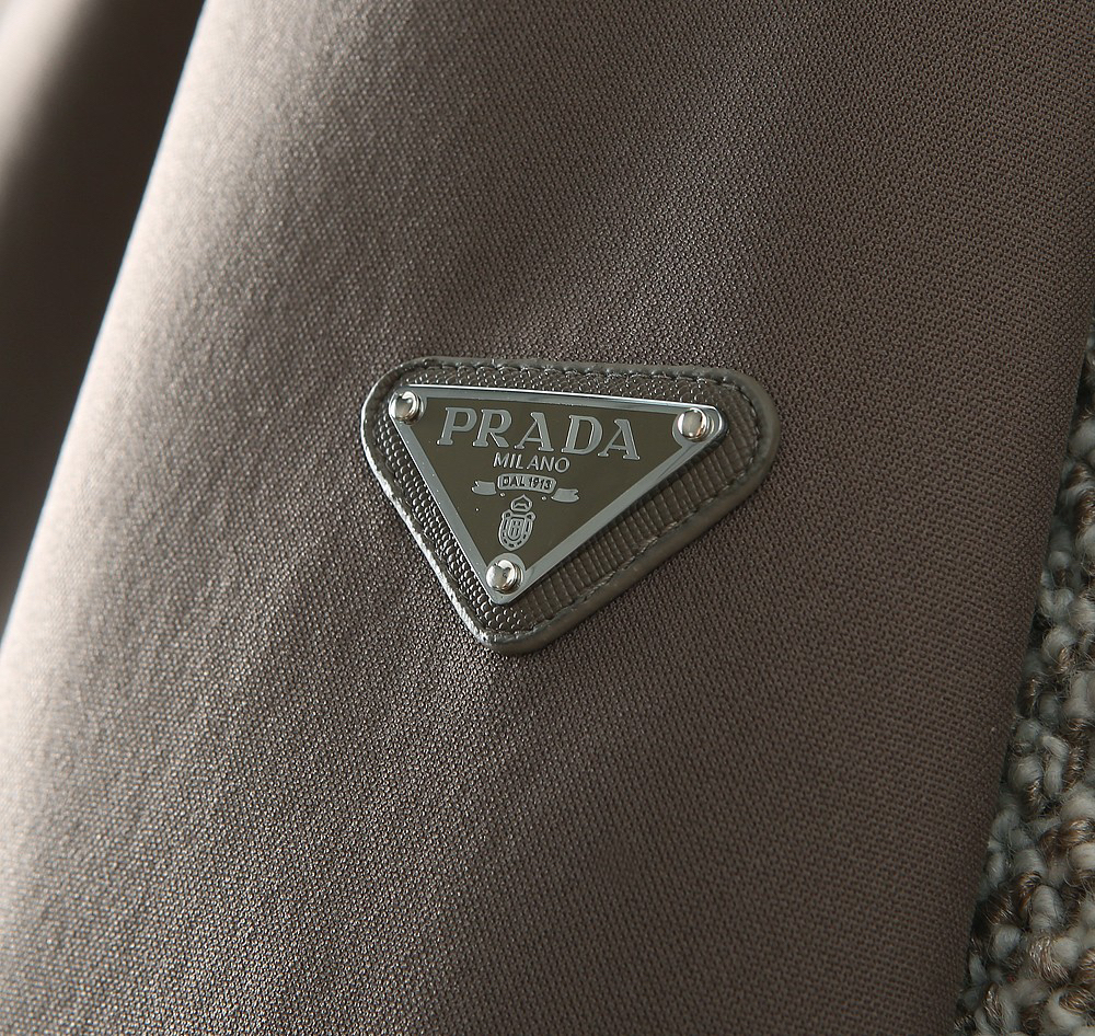 プラダ「Prada」秋冬 フード付きアウター