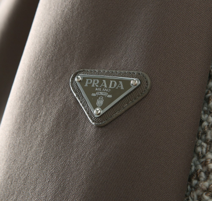プラダ「Prada」秋冬 フード付きアウター