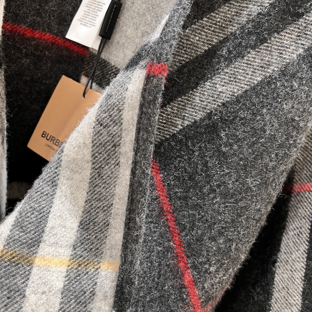 バーバリー「Burberry」リバーシブル チェック ウール ケープ 140 x 140cm