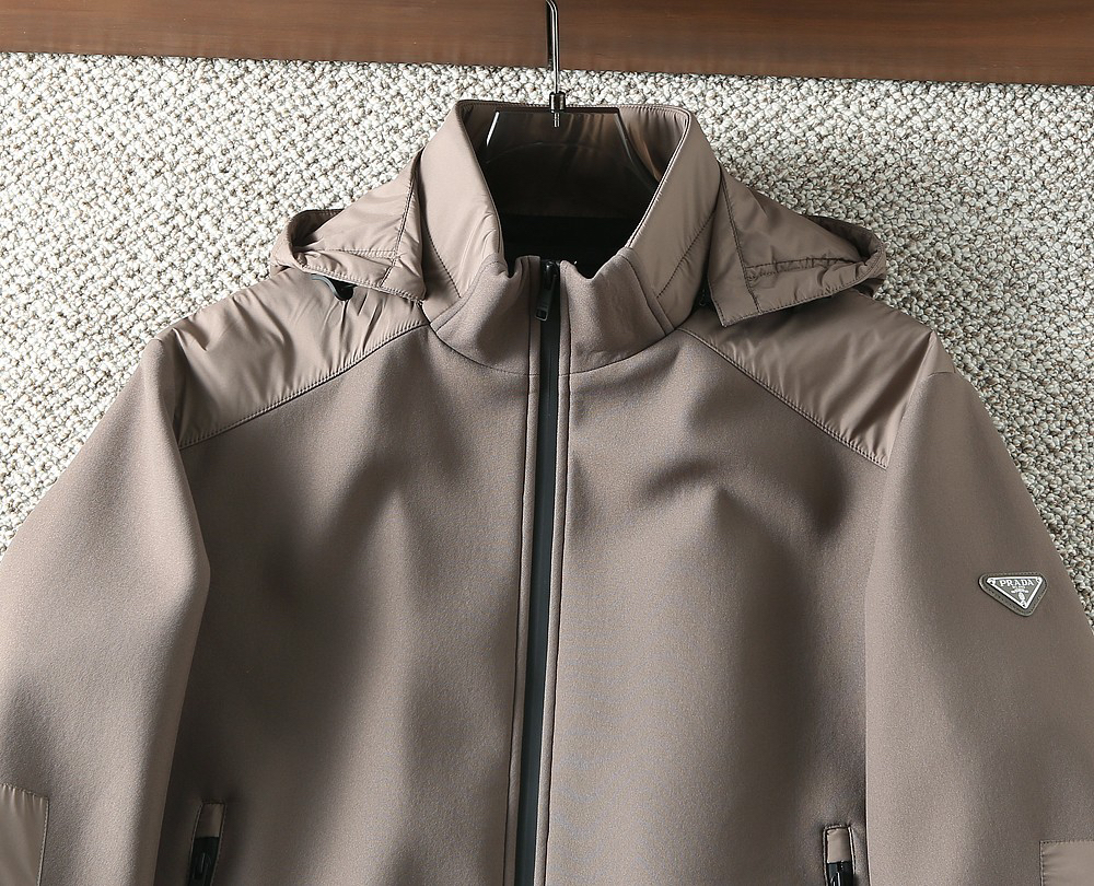 プラダ「Prada」秋冬 フード付きアウター