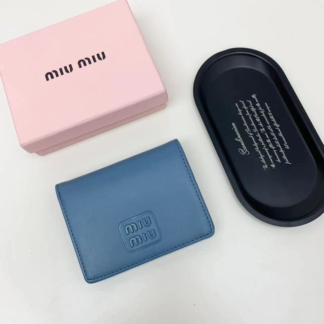 ミュウミュウ「Miu Miu」ミュウミュウ カーフスキン コンパクトウォレット 5238 / 二つ折り財布