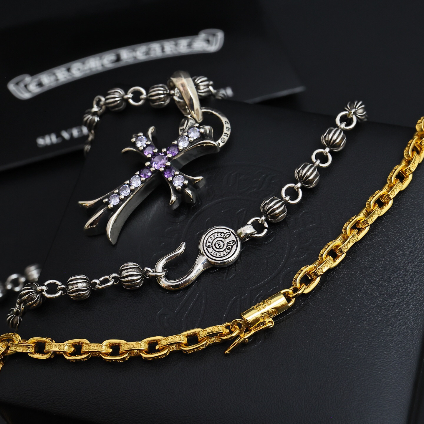 クロムハーツ「Chrome Hearts」のクラシックネックレス - 日常に上品なアクセントを添えるユニセックスモデル