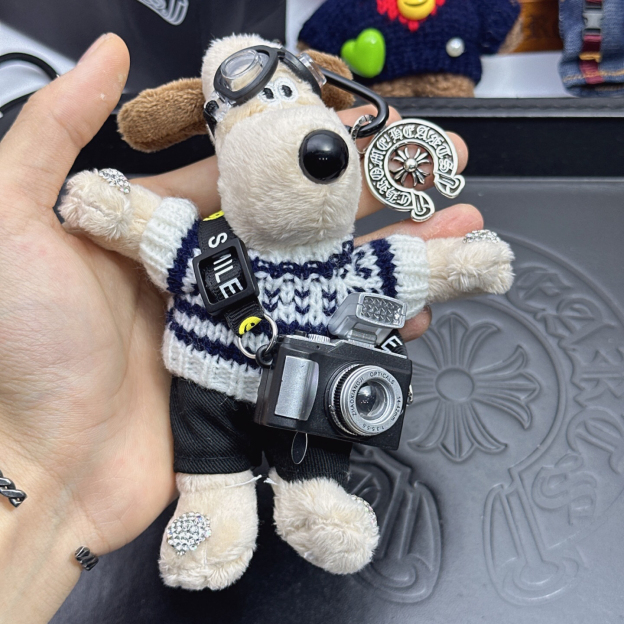 クロムハーツ「Chrome Hearts」バッグチャーム - すべてのトレンドバッグに合わせて、クールでキュートなスタイルを