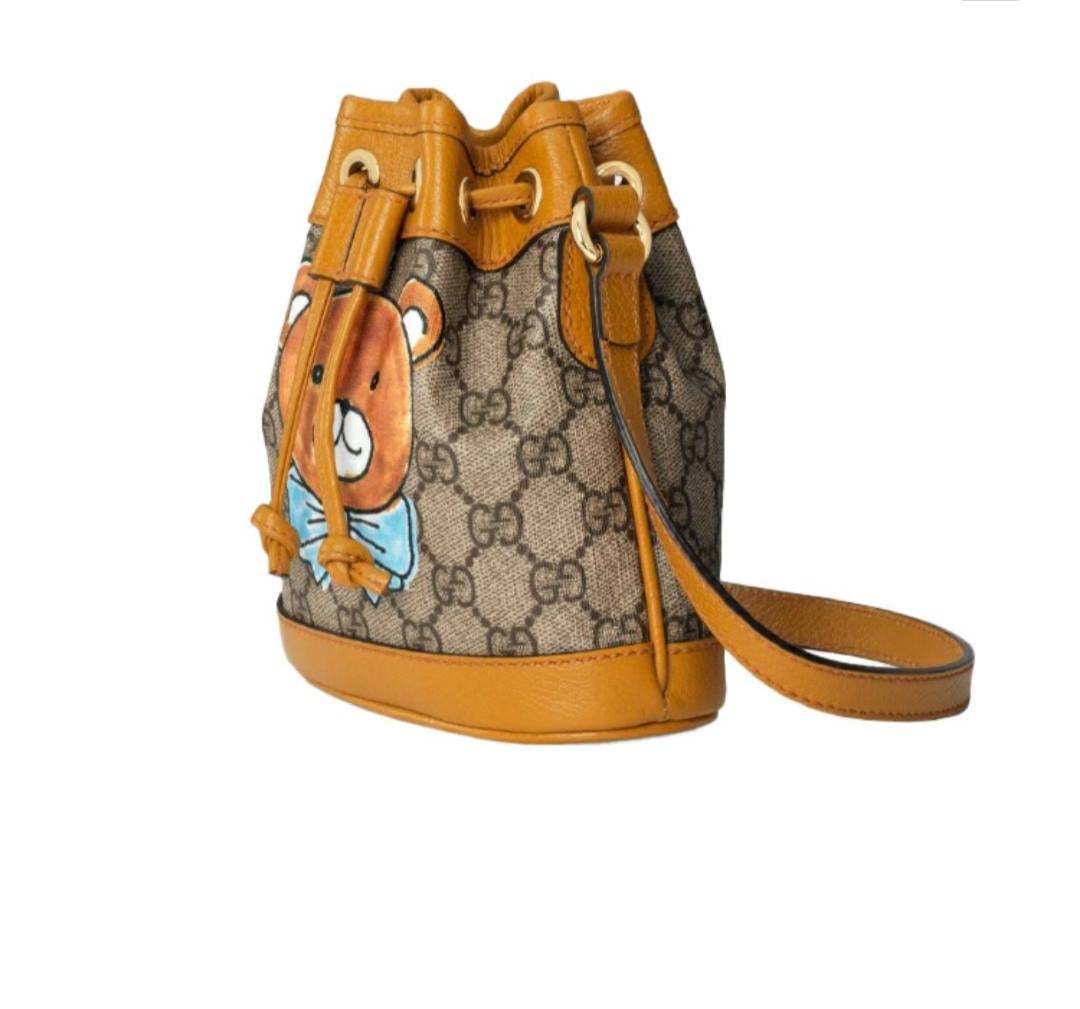 グッチ「Gucci」【グッチ×KAI コラボ】テディベアプリント レザー巾着バケットバッグ