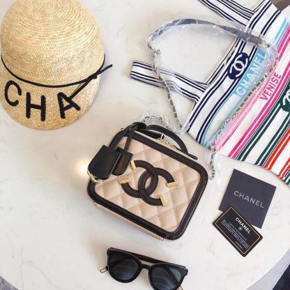 シャネル「Chanel」「シャネル」 チェーン クラッチ 3色