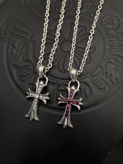 クロムハーツ「Chrome Hearts」のクラシックネックレス - 日常に上品なアクセントを添えるユニセックスモデル