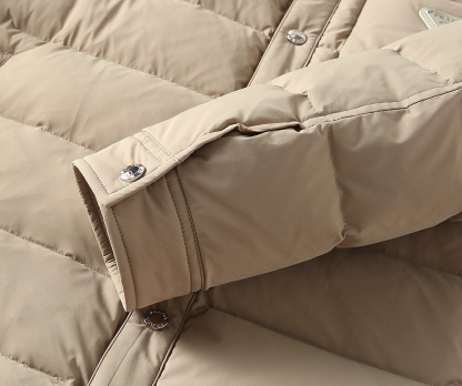 プラダ「Prada」秋冬ダウンジャケット