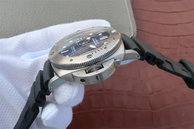 パネライ「Panerai」Submersible PAM692 ダイバーズウォッチ 47MM