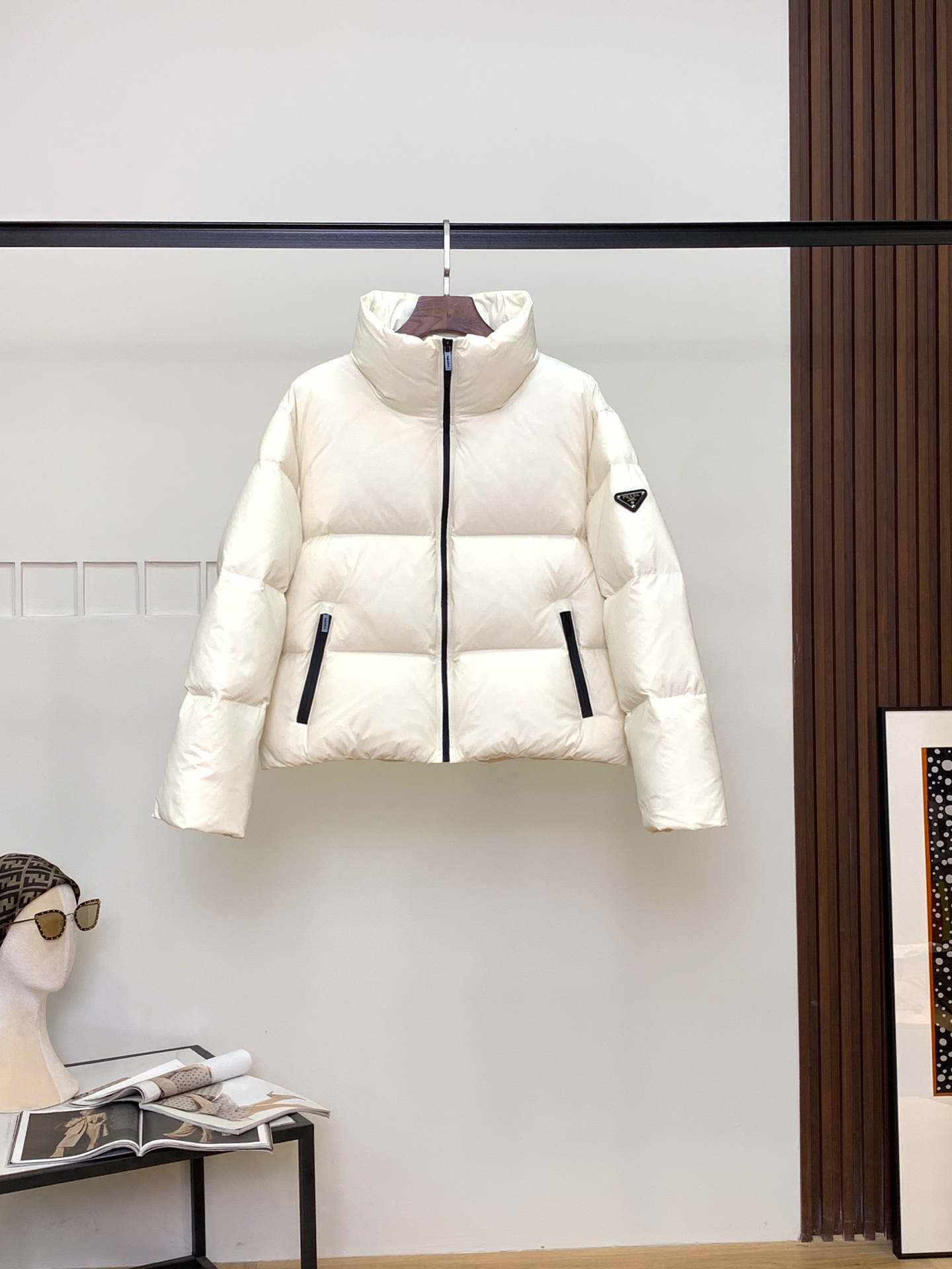 プラダ「Prada」秋冬ダウンジャケット スタンドカラー