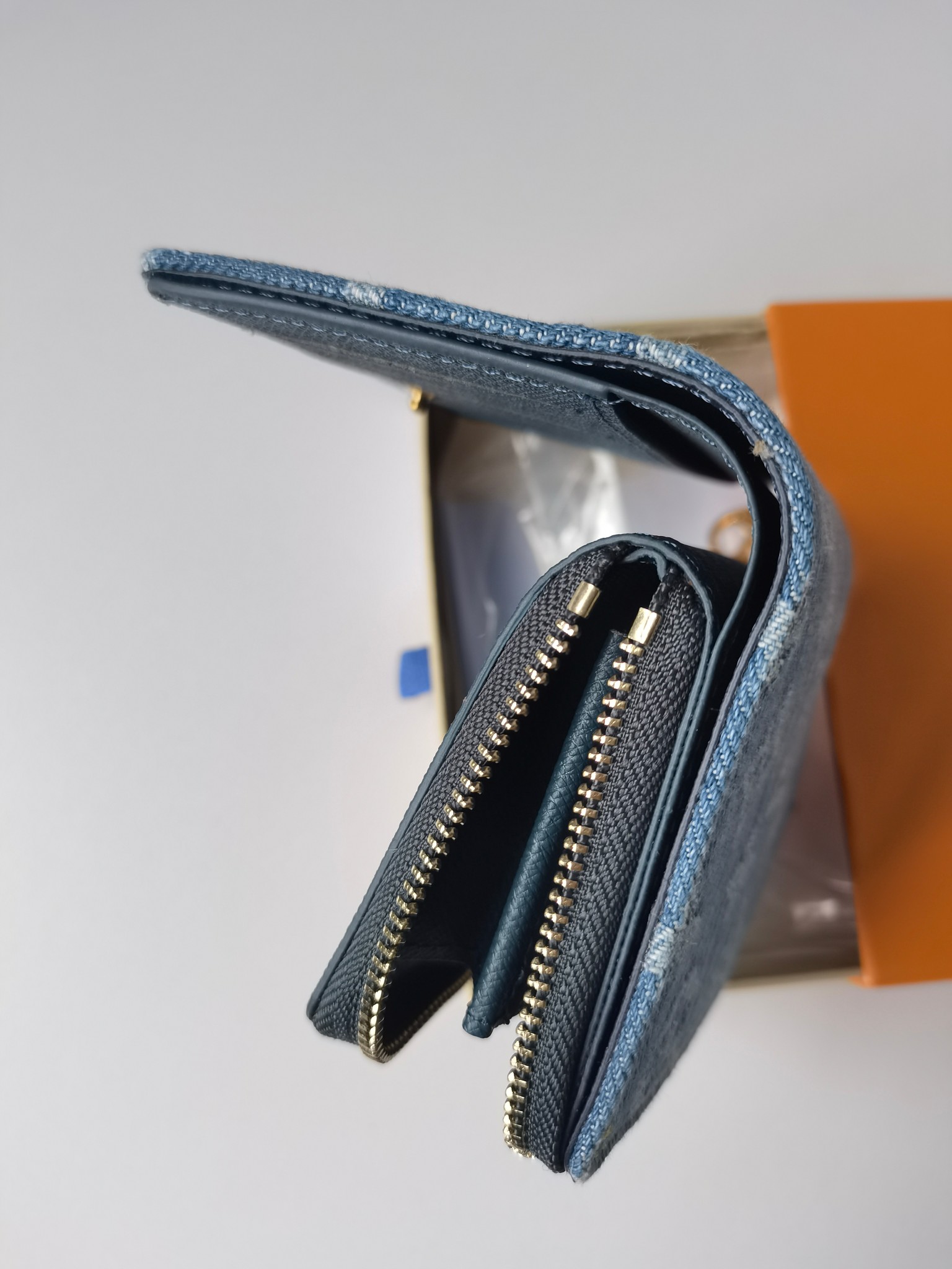 ルイ・ヴィトン「Louis Vuitton」ルイ・ヴィトン ポルトフォイユ・ルー ジッピー コンパクトウォレット M83160 / 二つ折り財布