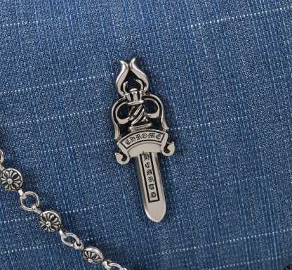 クロムハーツ「Chrome Hearts」十字架のショルダーバッグ