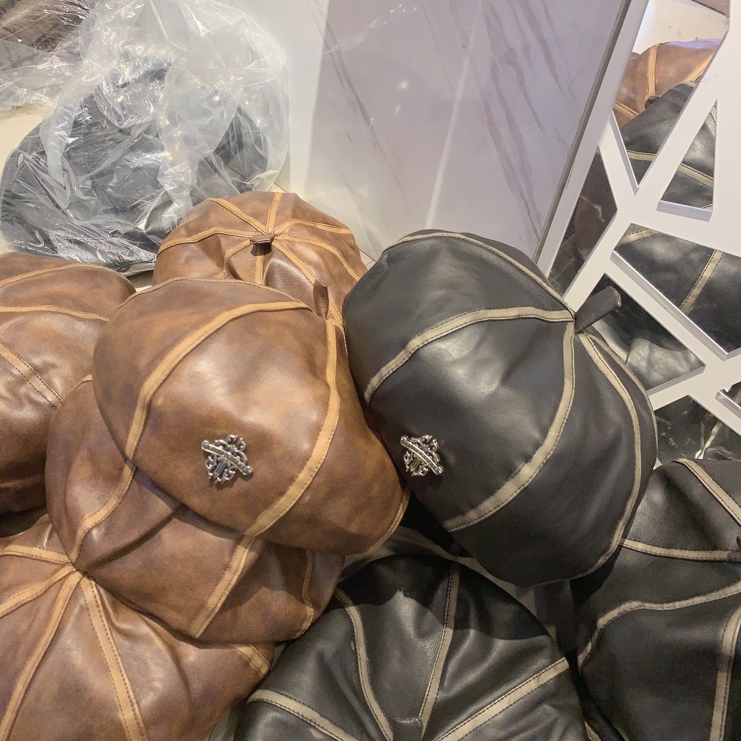 クロムハーツ「Chrome Hearts」クラシック ディストレスドレザー キャップ