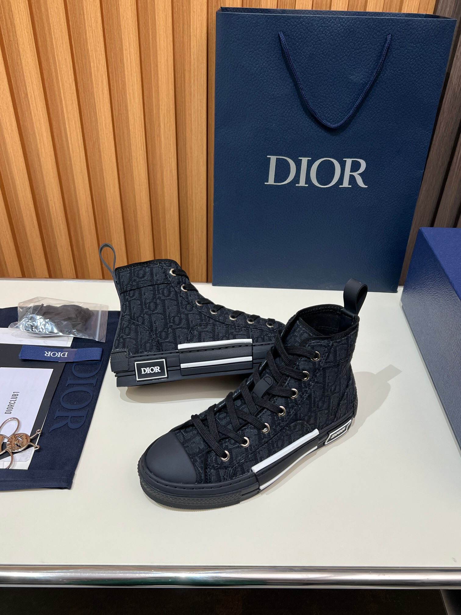 ディオール「Dior」ディオール B23 ローカットスニーカー / ユニセックススニーカー