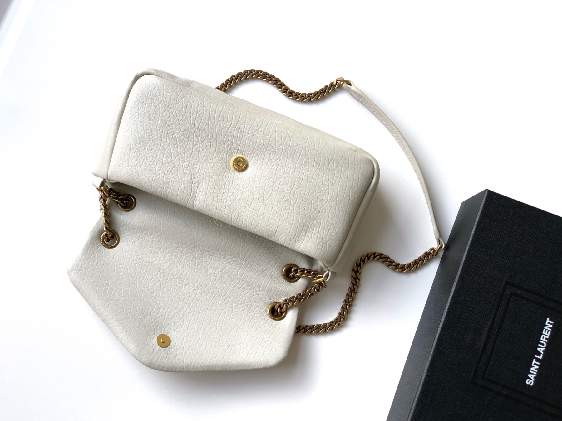 サンローラン「Saint Laurent」カリプソ ミディアム（グレインラムスキン）