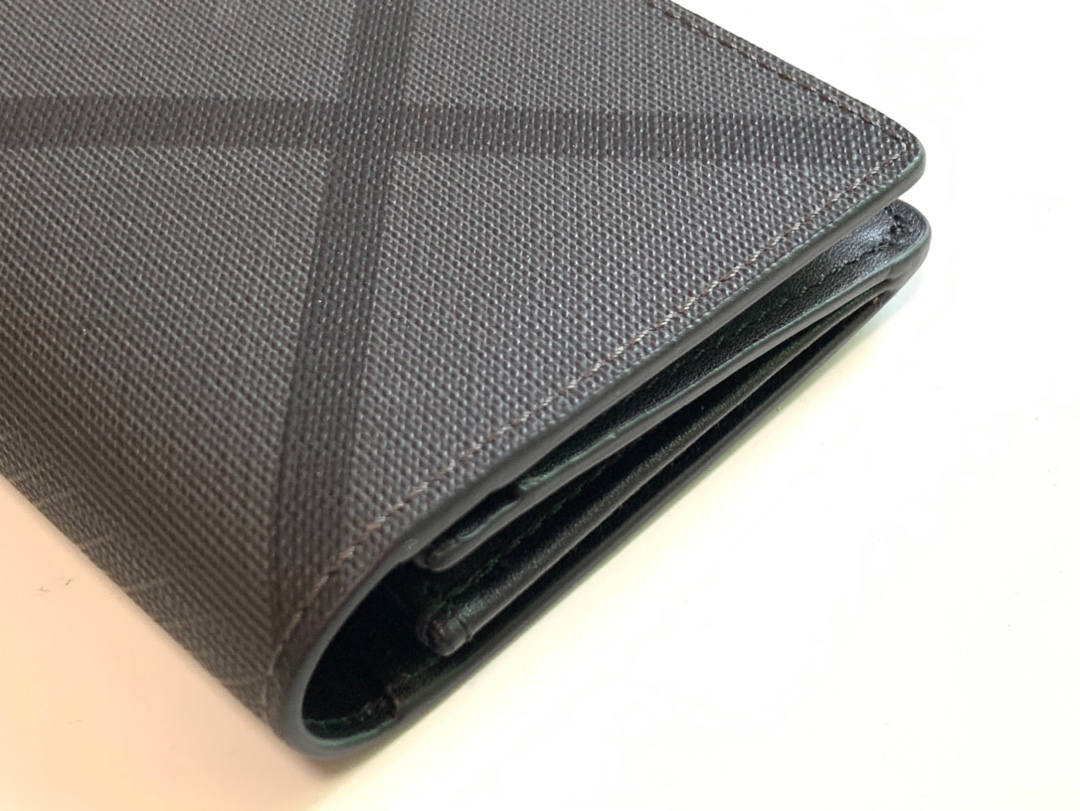 バーバリー「Burberry」London チェック 二つ折り財布