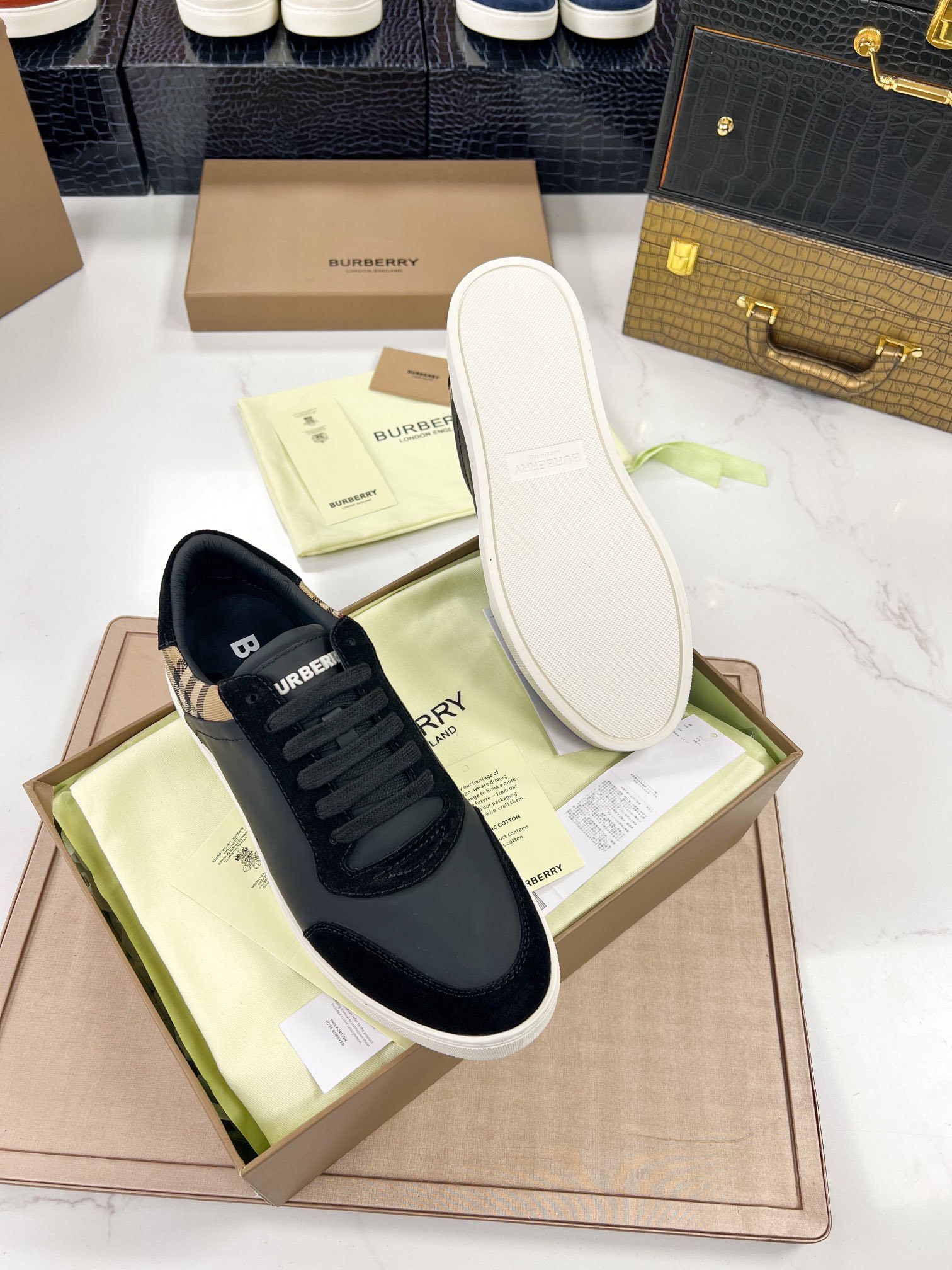 バーバリー「Burberry」バーバリー テラス スニーカー / レザースニーカー