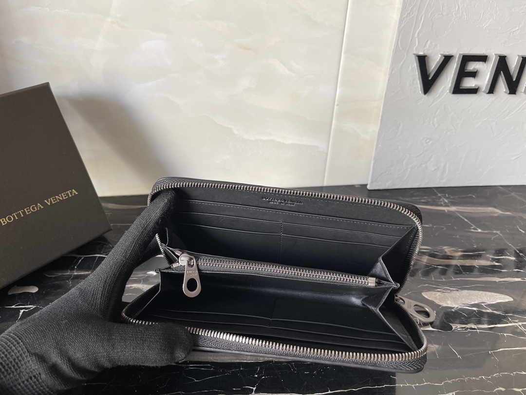 ボッテガ・ヴェネタ「Bottega Veneta」イントレチャート ザッパー ウォレット