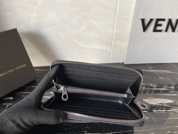 ボッテガ・ヴェネタ「Bottega Veneta」イントレチャート ザッパー ウォレット