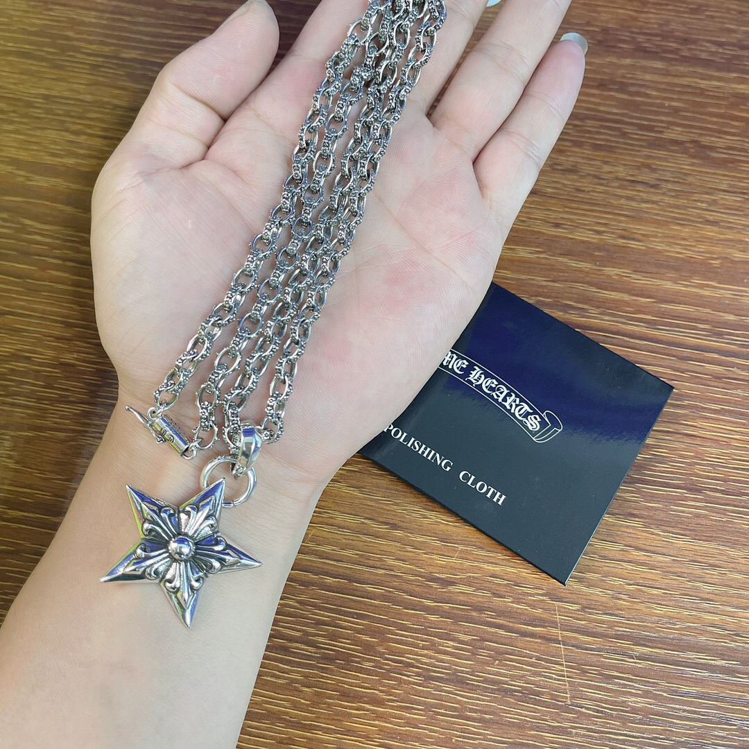 クロムハーツ「Chrome Hearts」のクラシックネックレス - 日常に上品なアクセントを添えるユニセックスモデル