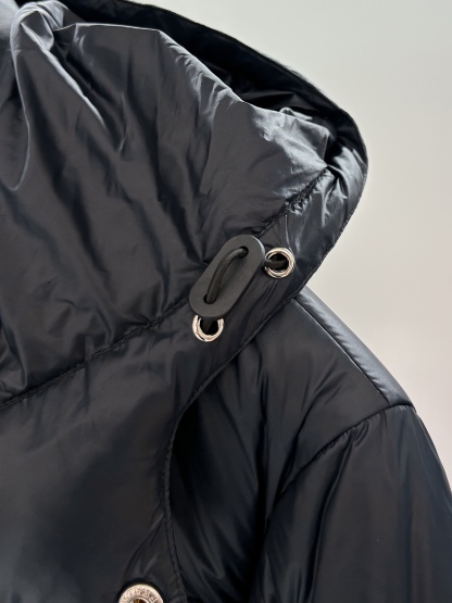 プラダ「Prada」秋冬フード付きダウンジャケット