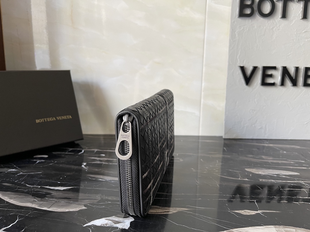 ボッテガ・ヴェネタ「Bottega Veneta」イントレチャート ザッパー ウォレット