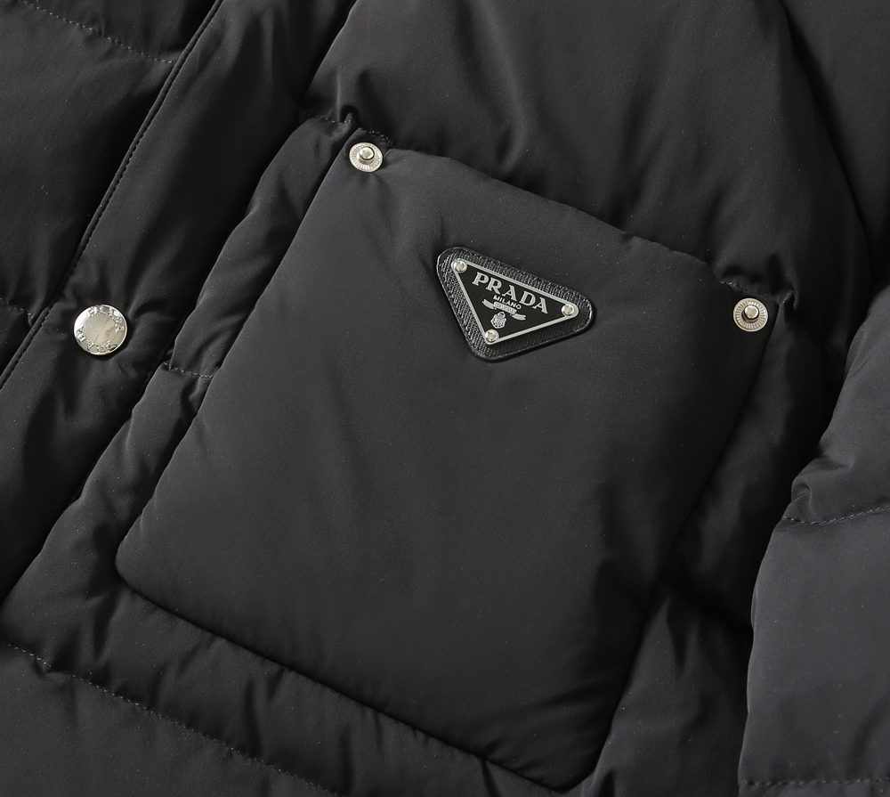 プラダ「Prada」秋冬ダウンジャケット