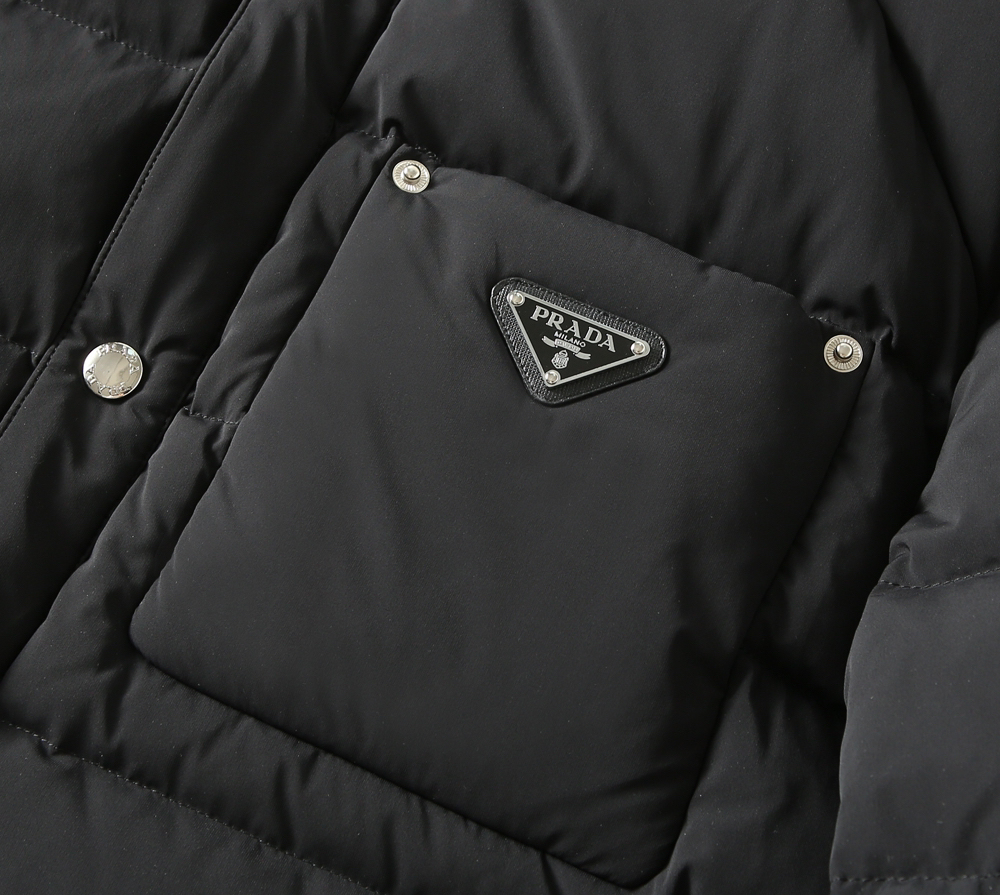 プラダ「Prada」秋冬ダウンジャケット