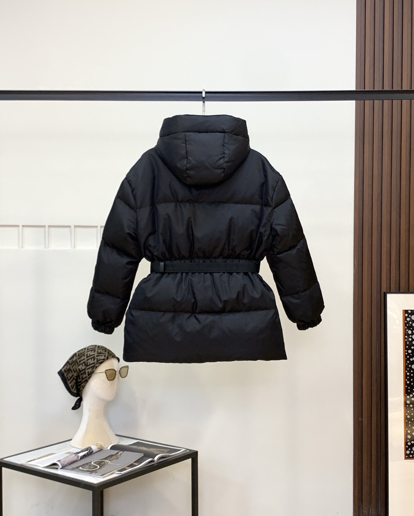 プラダ「Prada」秋冬フード付きダウンジャケット