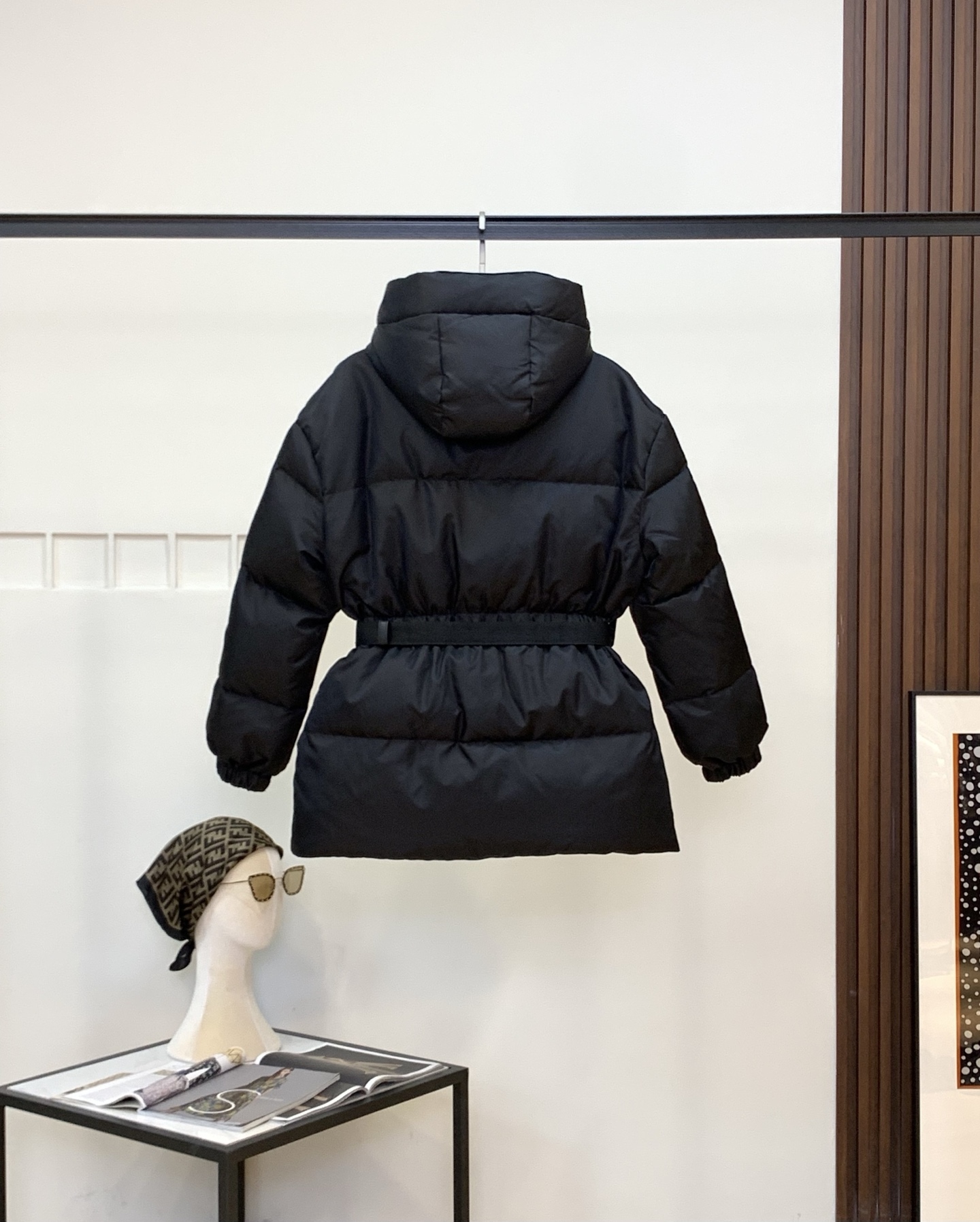 プラダ「Prada」秋冬フード付きダウンジャケット