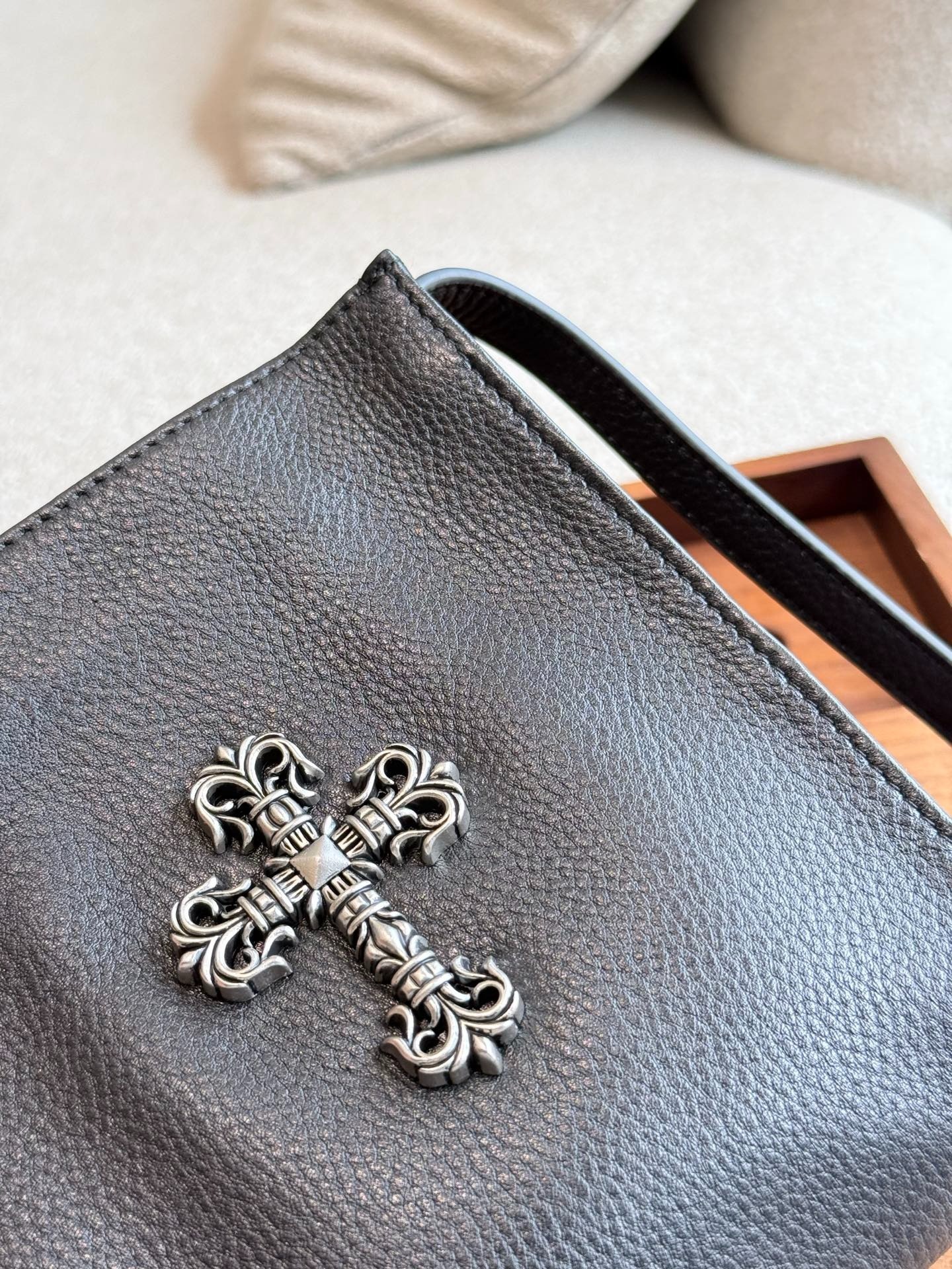 クロムハーツ「Chrome Hearts」ソフトレザー ショルダーバッグ