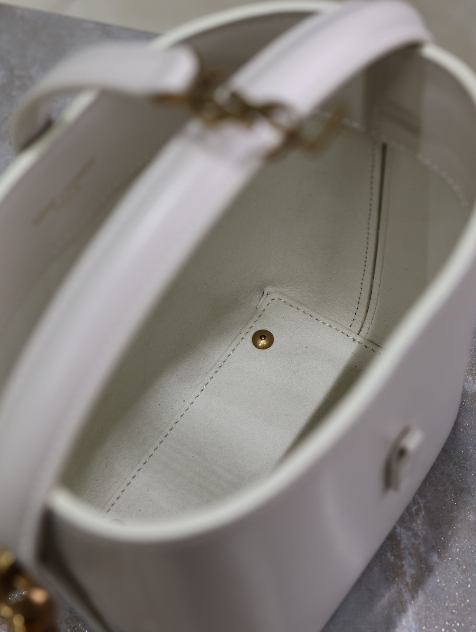 2026サンローラン「Saint Laurent LE 37 ミニ スムースカーフレザー バケツバッグ