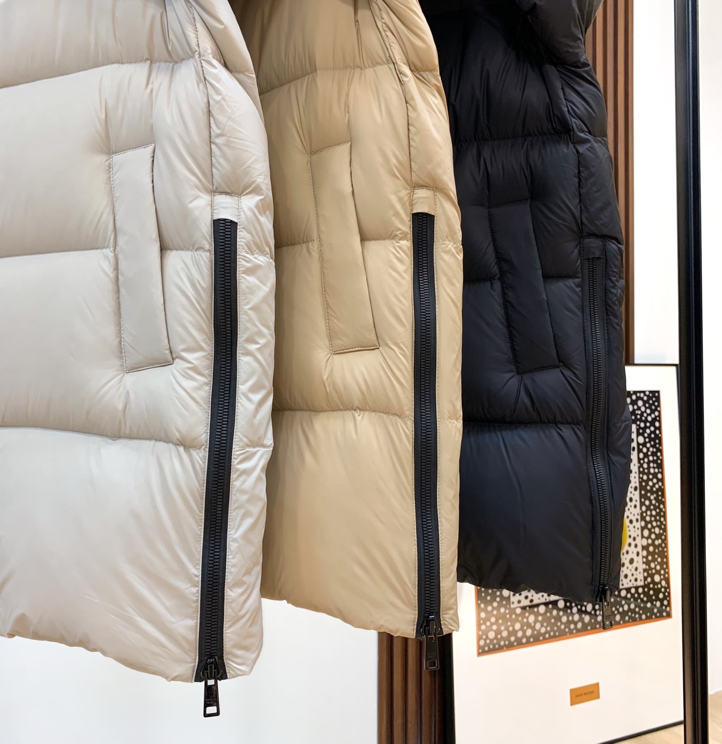 プラダ「Prada」秋冬フード付きダウンジャケット