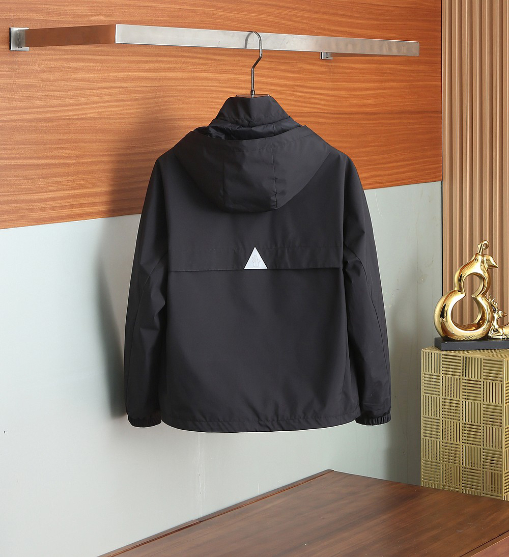 モンクレール「Moncler」秋のフード付きジャケット
