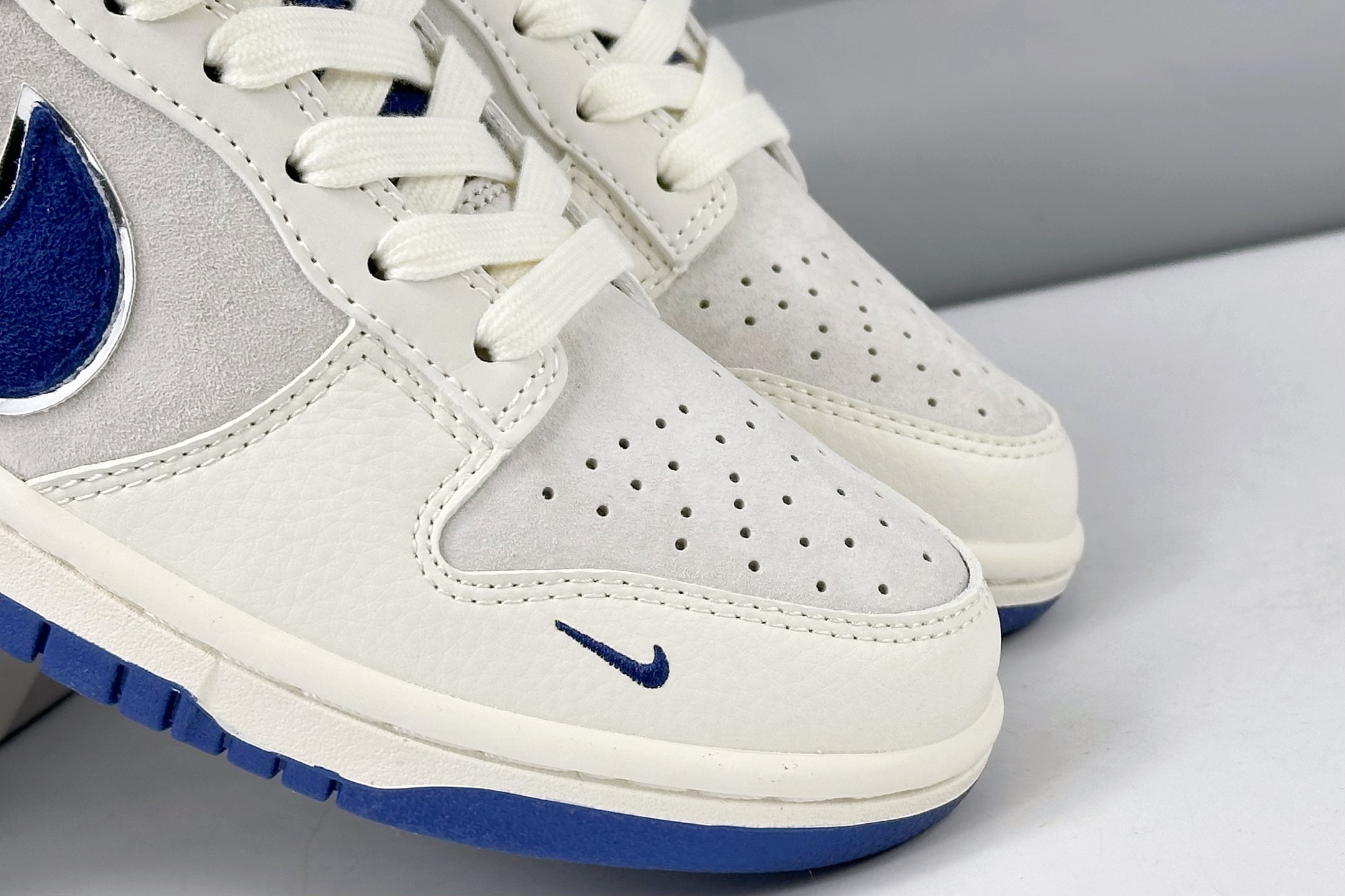 ナイキ「Nike」ク ロー カジュアルスニーカー