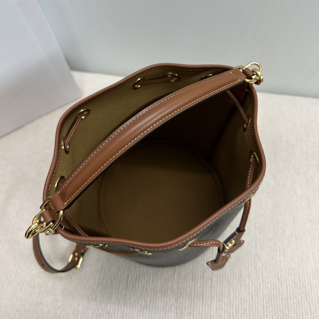 セリーヌ(Celine)ティーン クララ バッグ / トリオンフキャンバス＆カーフスキン